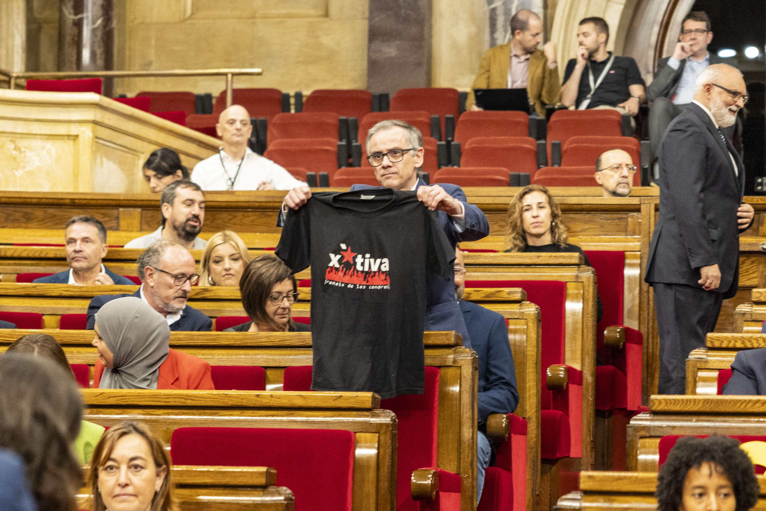 Ple parlament jove samarreta ERC / foto: Carlos Baglietto