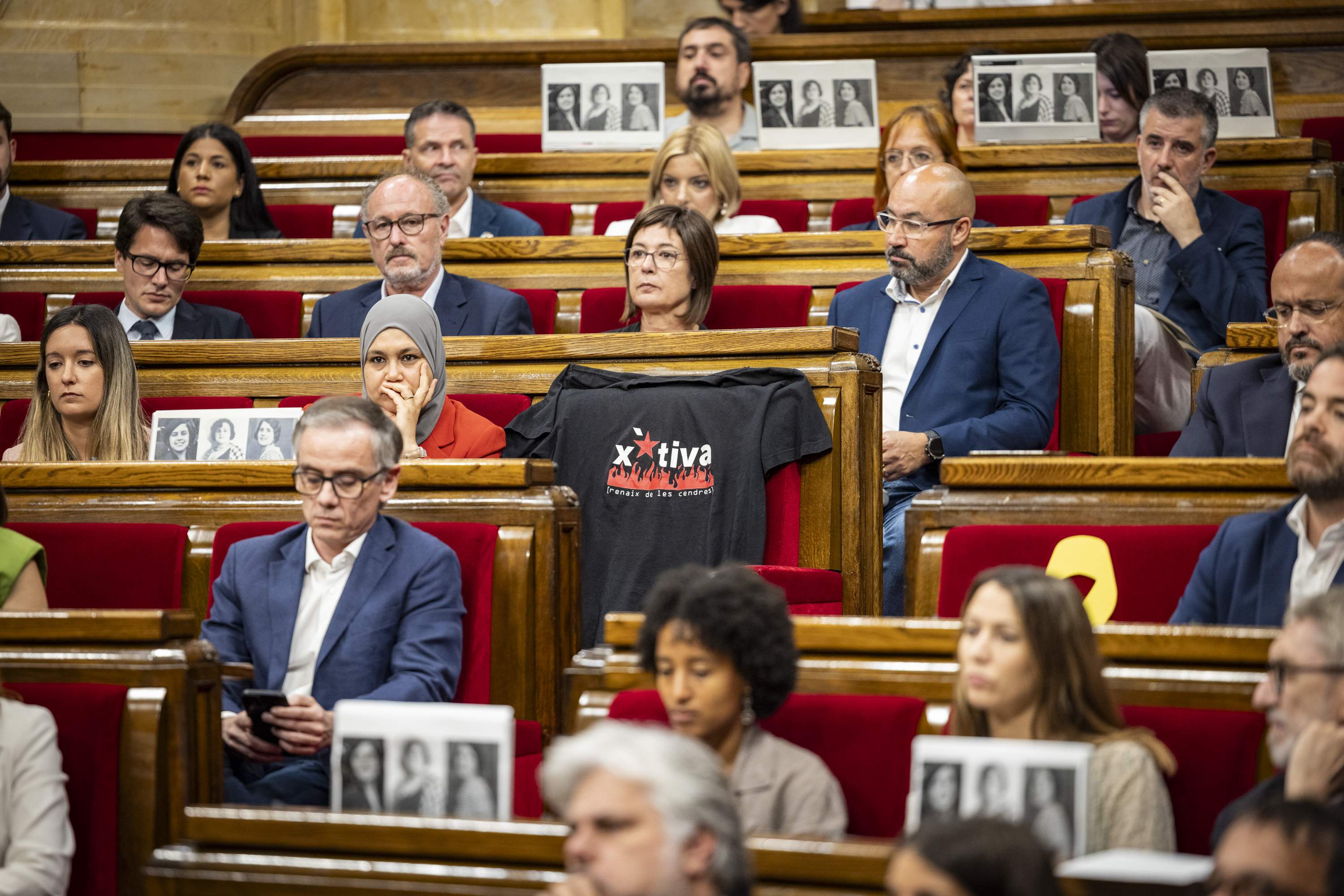 The story behind the t-shirt placed in Ruben Wagensberg's seat in the Catalan Parliament
