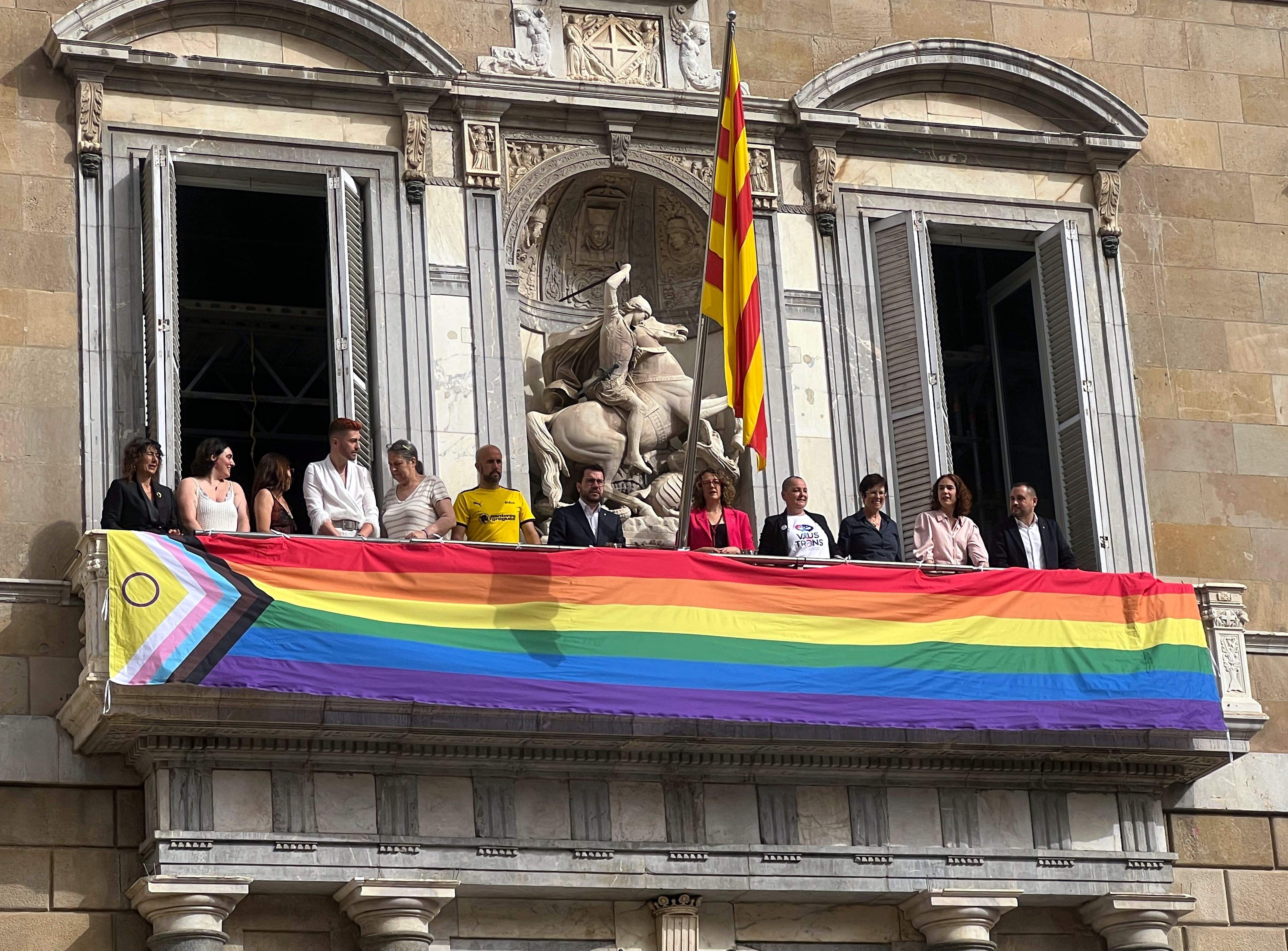 Generalitat y Ajuntament de Barcelona celebran el Orgullo LGTBI alertando del auge de la extrema derecha