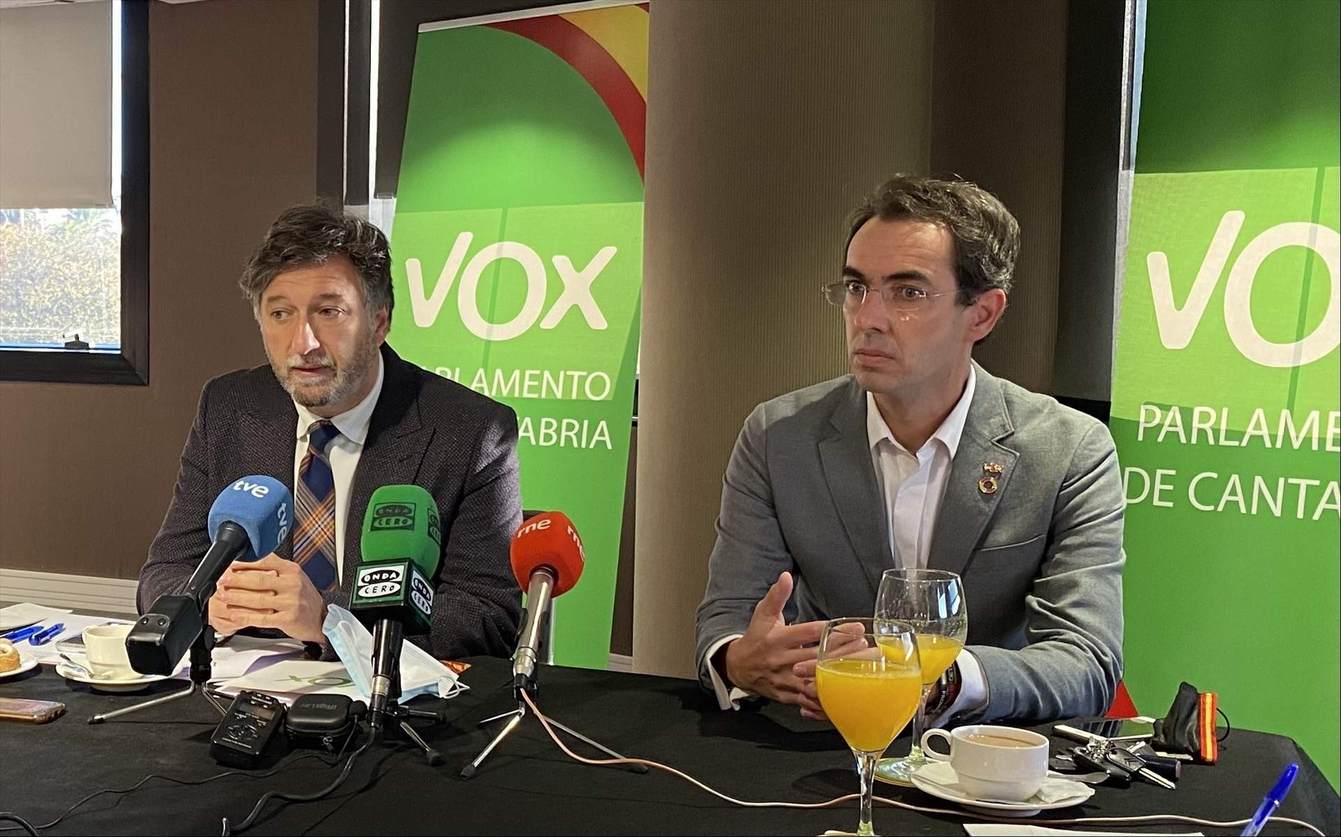 Dos diputats de Vox a Cantàbria denuncien gravacions il·legals del seu partit