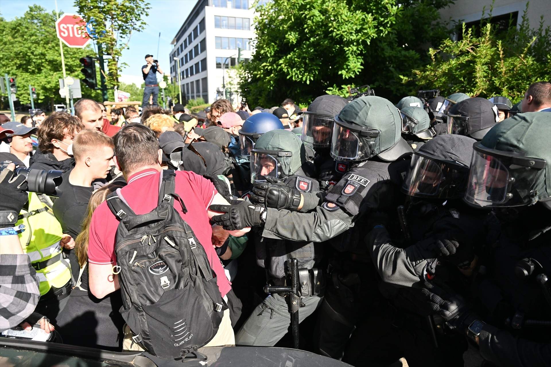 Manifestación multitudinaria en Alemania para frenar el congreso del partido de extrema derecha AfD