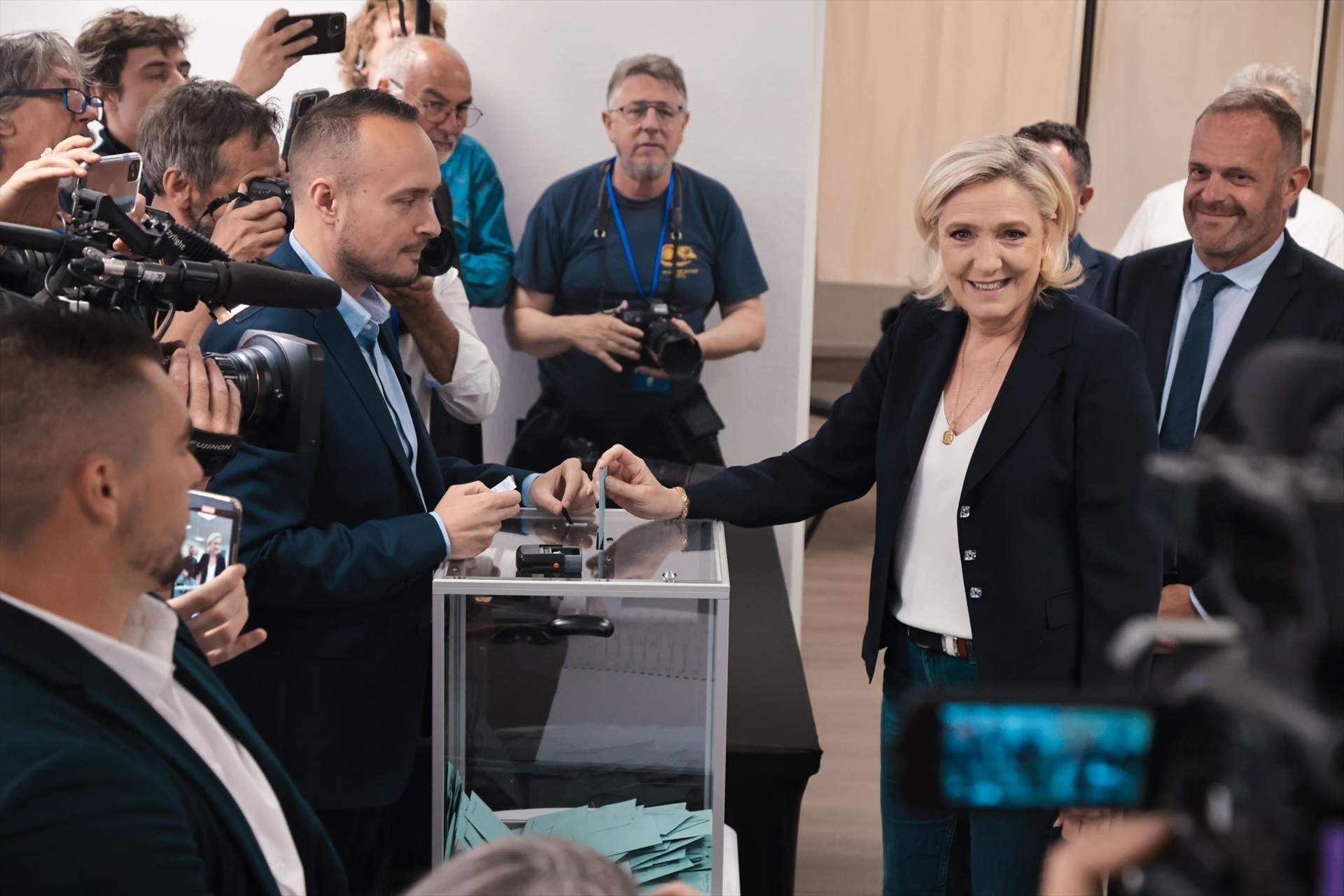 La extrema derecha de Marine Le Pen se impone en la primera vuelta de las elecciones en Francia