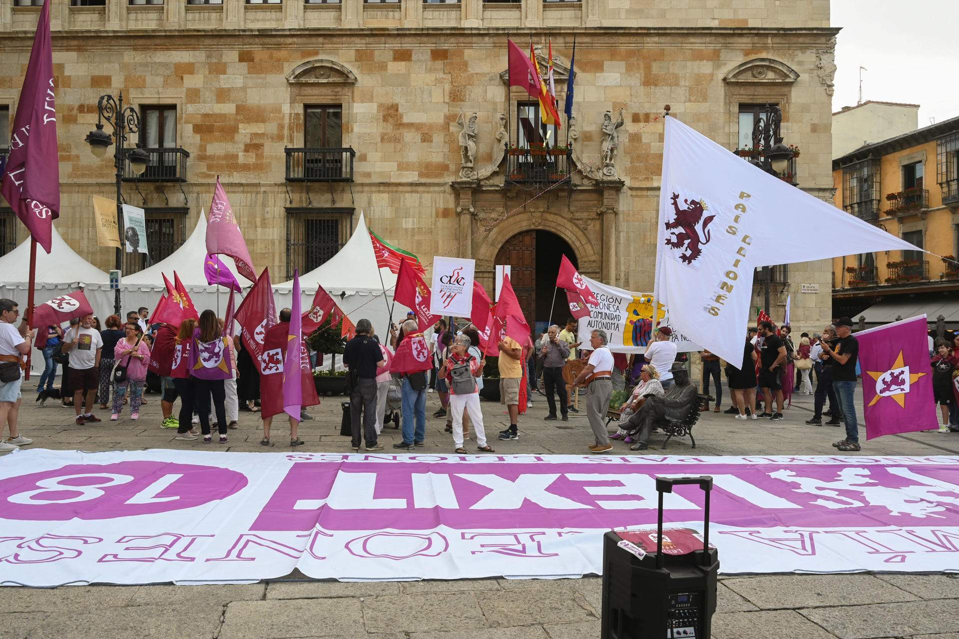 El PSOE calma els ànims i avisa ara que la província de Lleó "no se'n va enlloc"