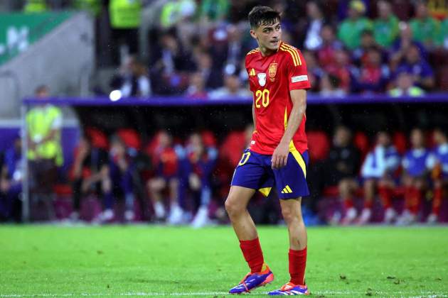 Pedri, preocupat durant un partit de la selecció espanyola de l'Eurocopa / Foto: EFE