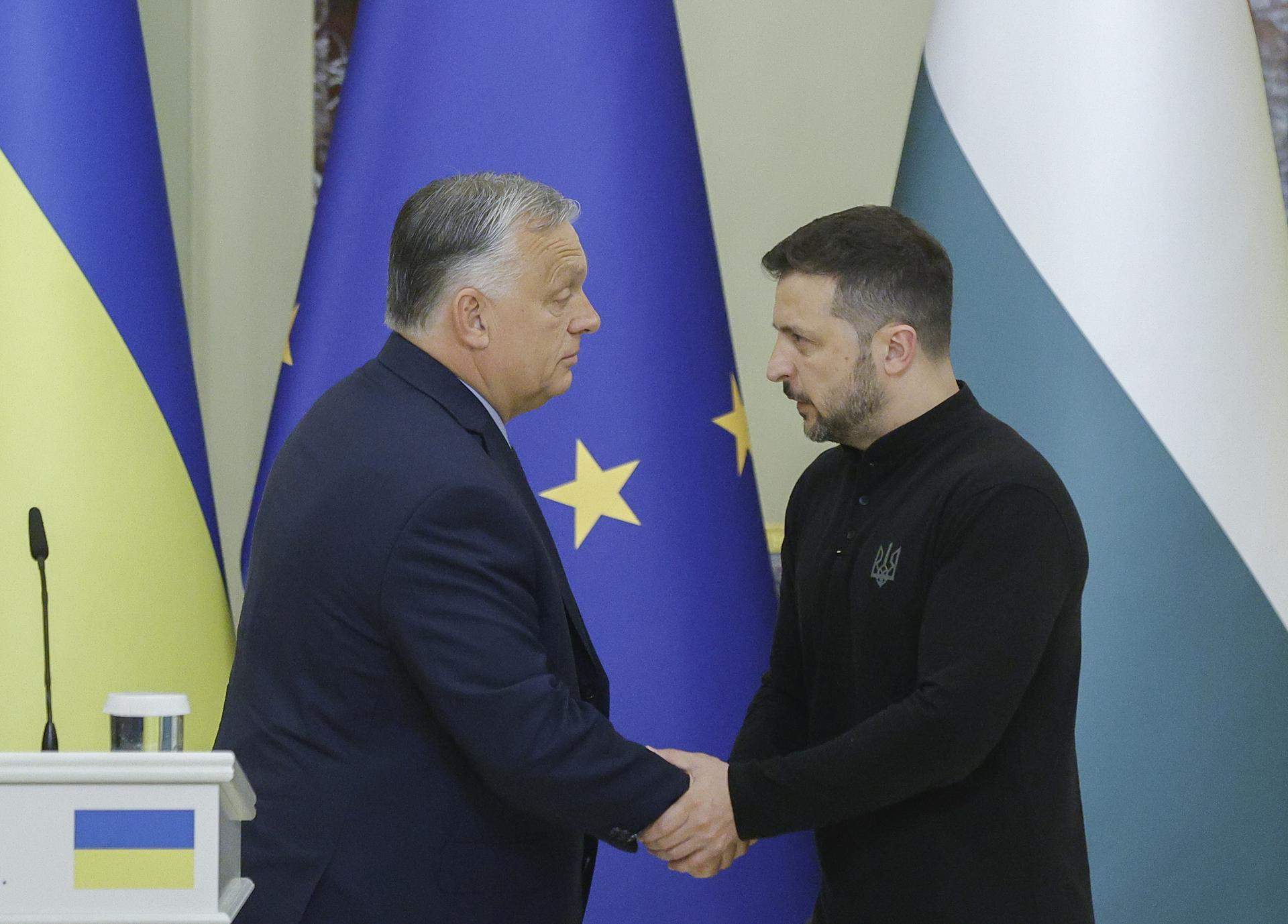 Orbán pide a Zelenski que considere la posibilidad de un alto el fuego