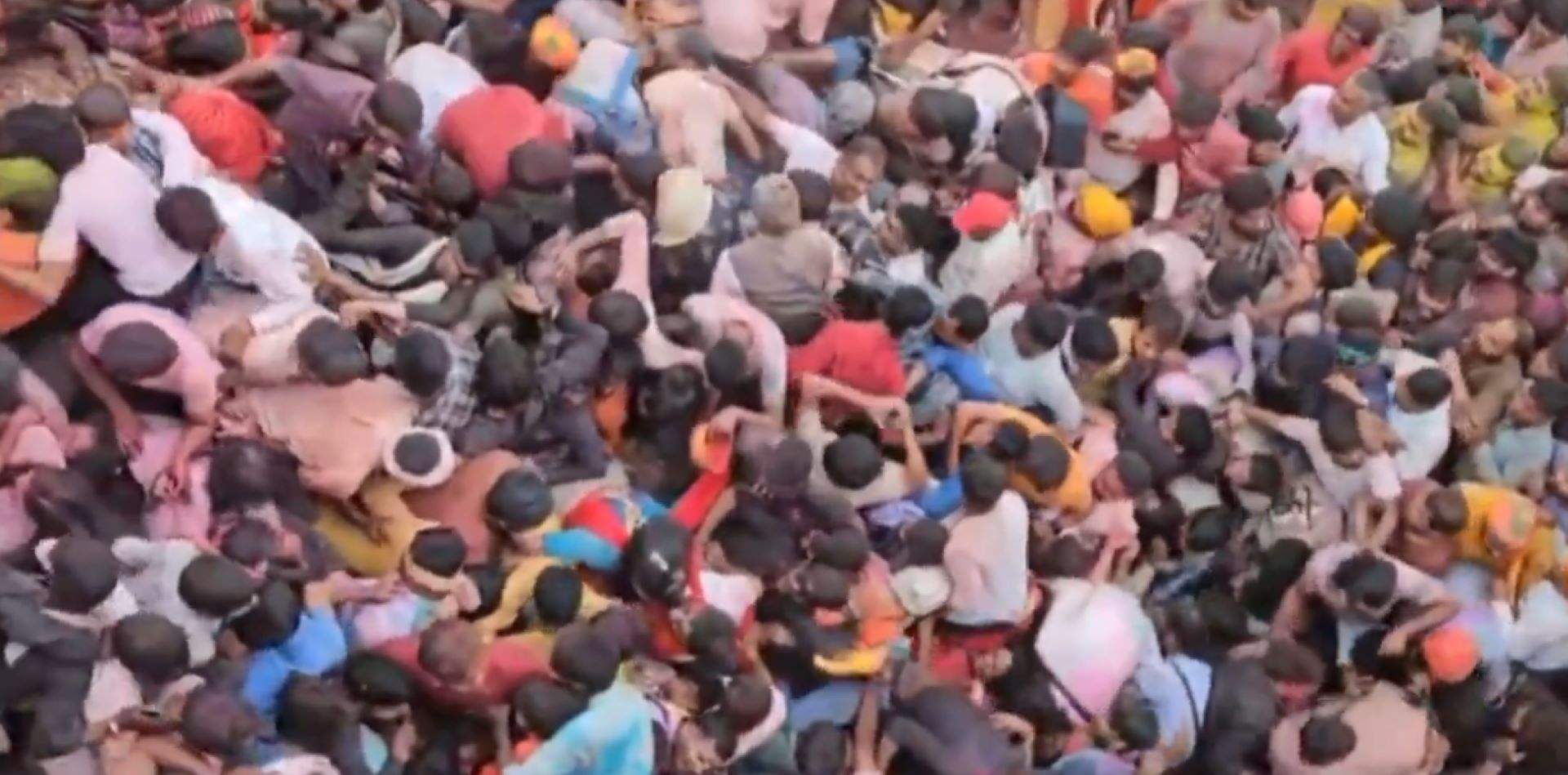 Una estampida posa fi a la vida d'almenys 116 persones que sortien d'un acte religiós a l'Índia
