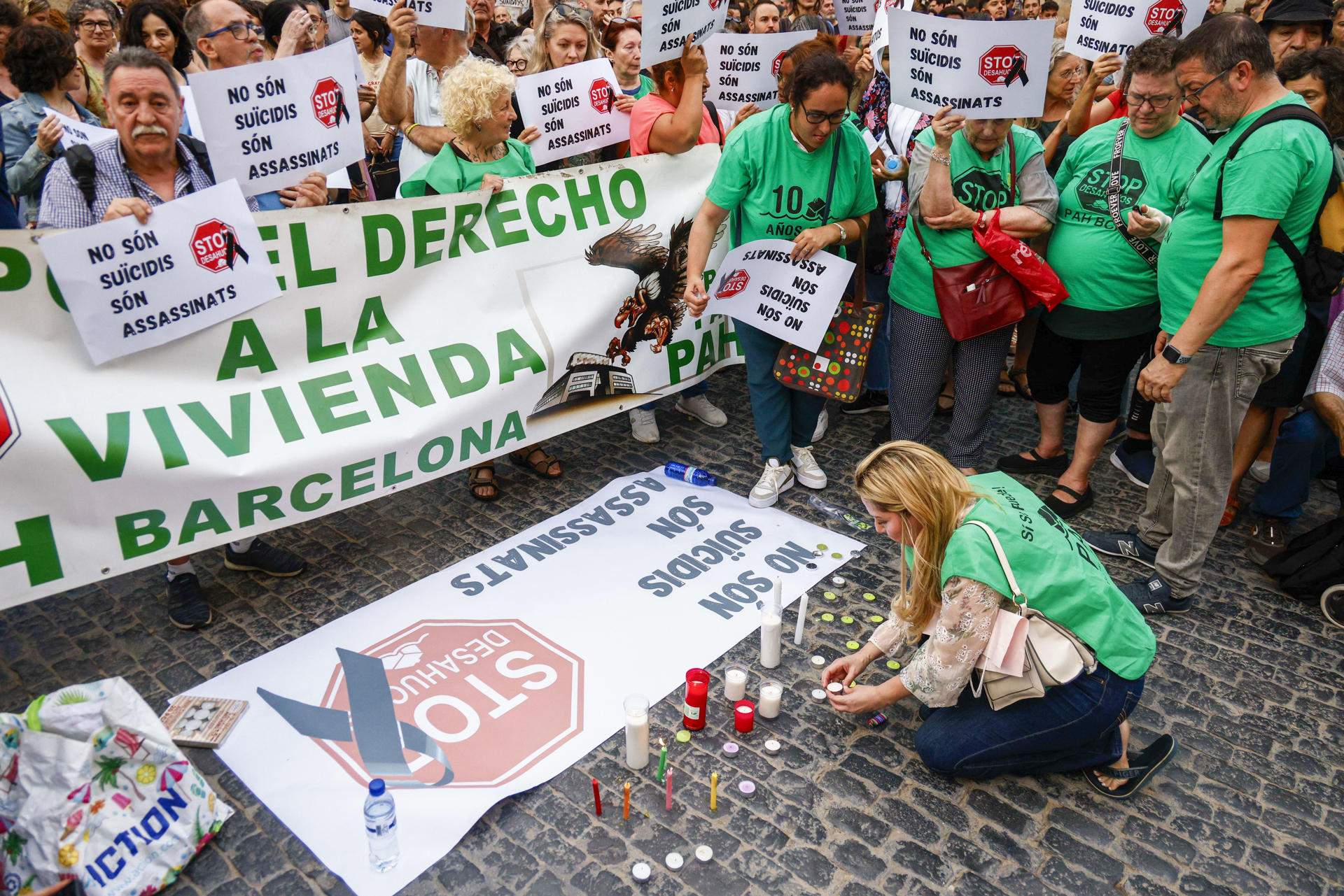 Concentración en Barcelona por la muerte de las dos hermanas que se suicidaron antes de ser desahuciadas