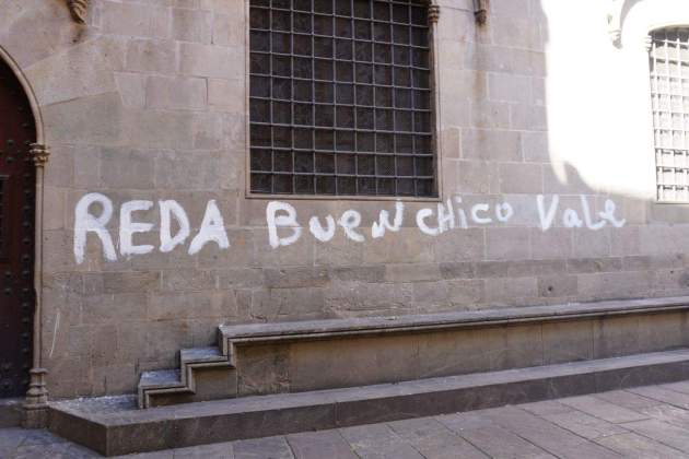 vandalismo fachada gotica ayuntamiento barcelona foto triasxbcn 3