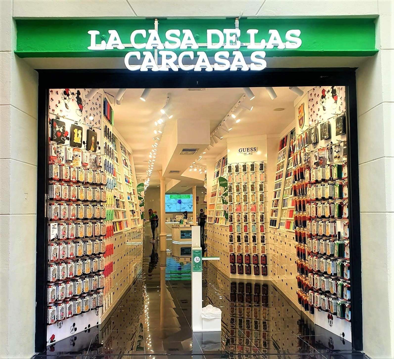 Barcelona frena l’expansió de cannàbiques i botigues de carcasses de mòbils a Ciutat Vella