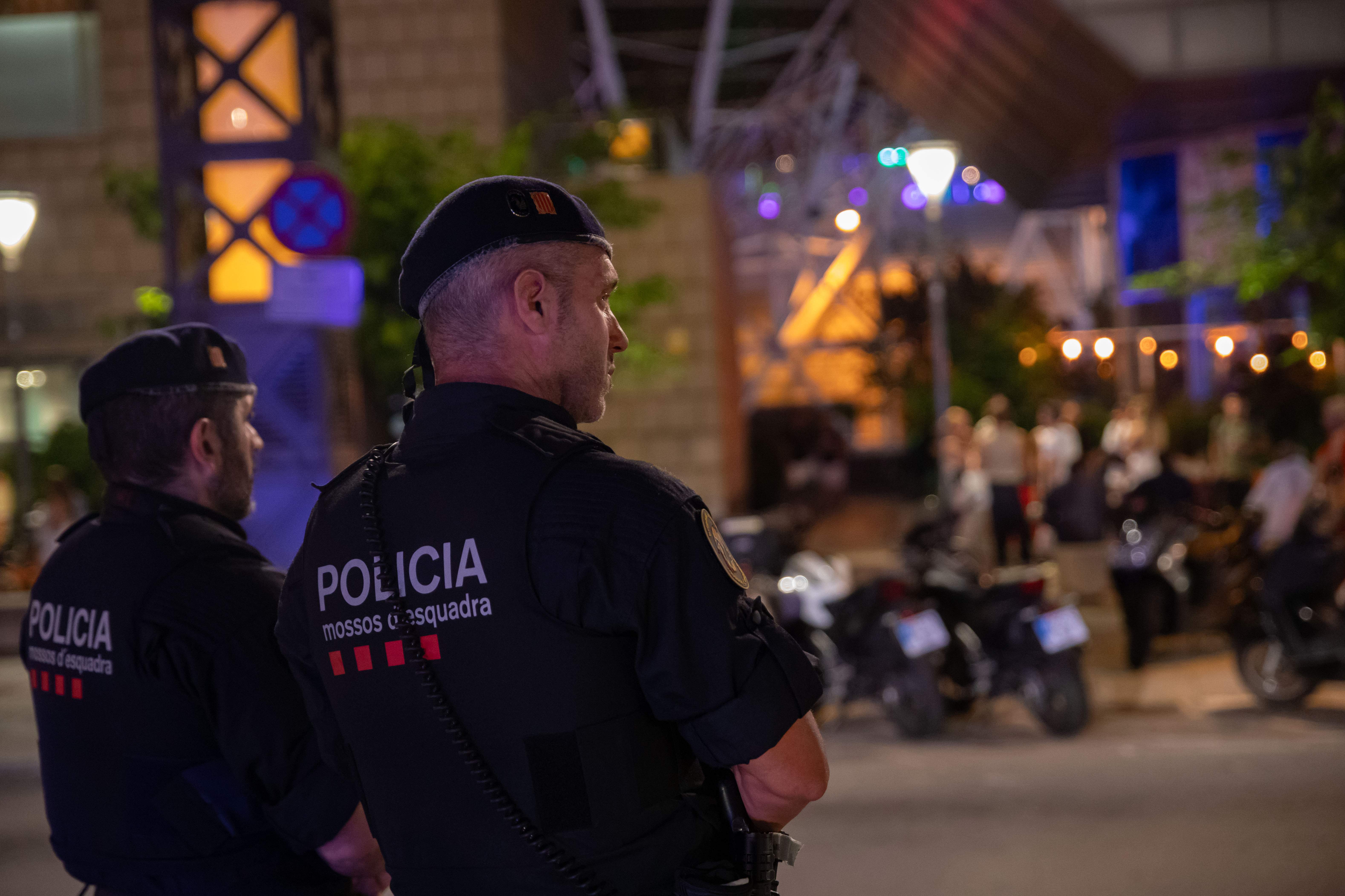 Mossos se prepara para un verano que será muy duro: más violencia, más armas, robos y turismo de récord