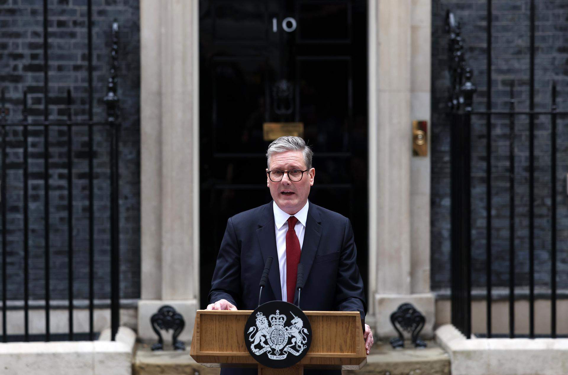 Starmer, ya en Downing Street: "El cambio empieza inmediatamente, reconstruiremos el Reino Unido"