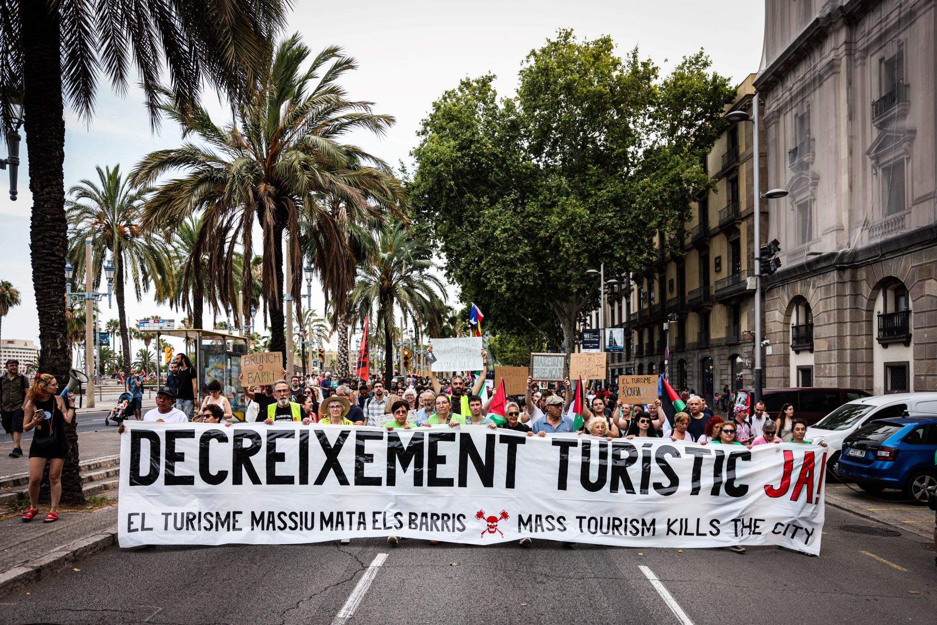 Barcelona se suma a l'onada de protestes contra la massificació turística: "Decreixement ja"