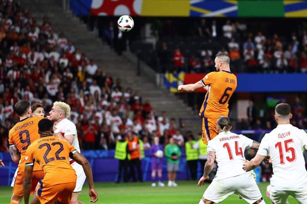 Stefan de Vrij gol Países Bajos Turquía / Foto: EFE