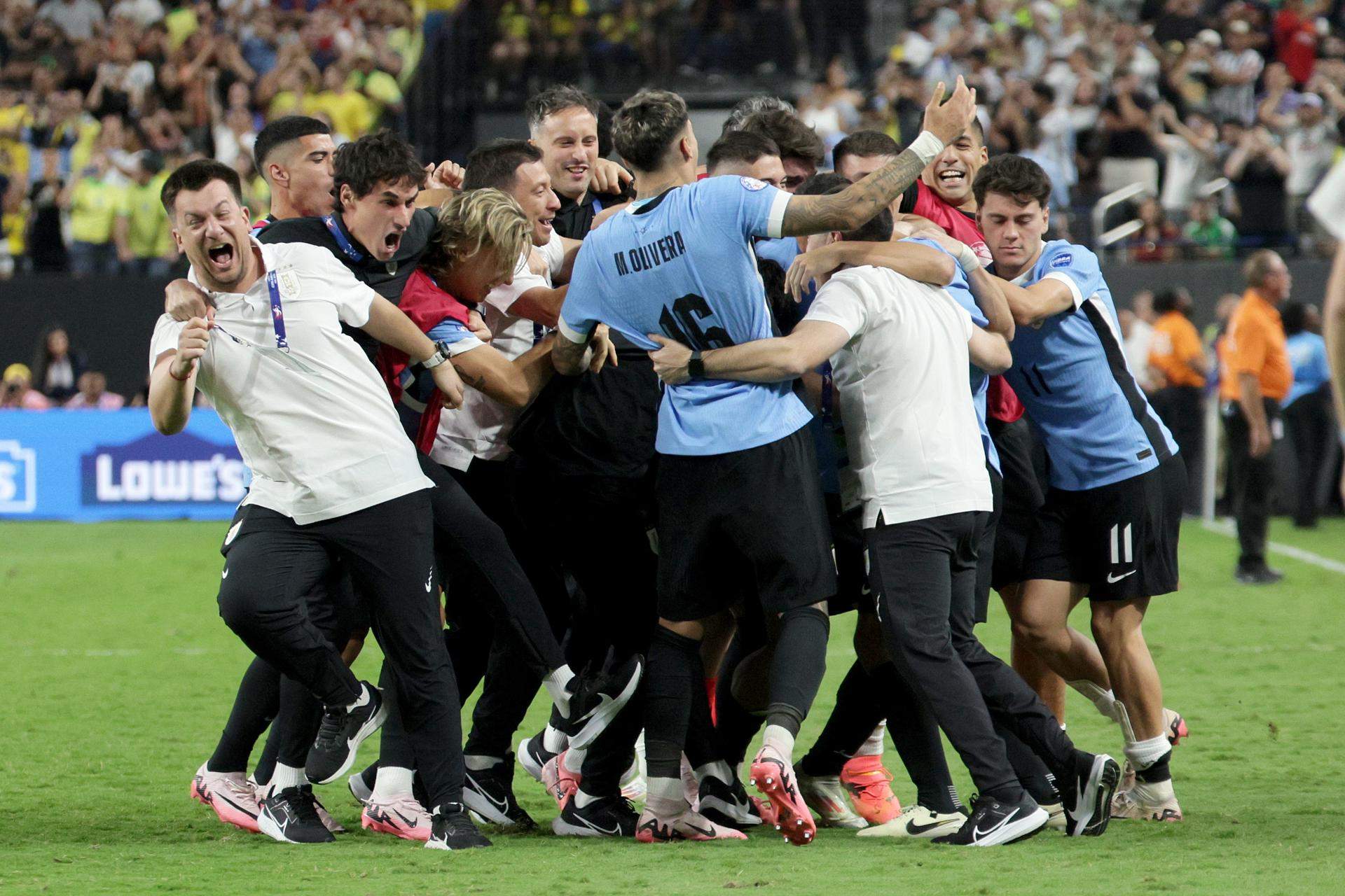 Uruguay despide a Brasil de la Copa América en los penaltis después de la lesión de Ronald Araujo