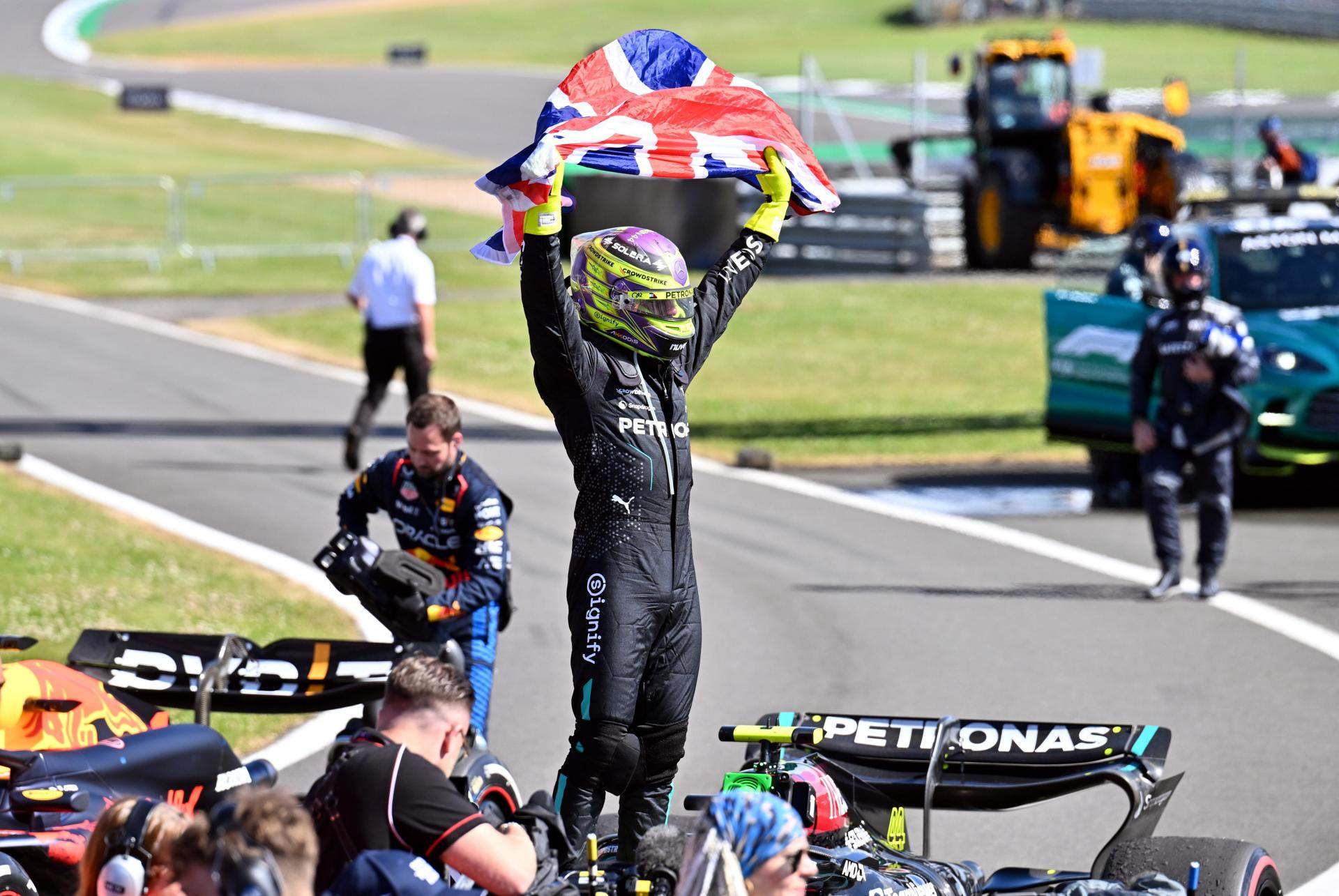 Hamilton vuelve a reinar en Silverstone tras una carrera marcada por la meteorología