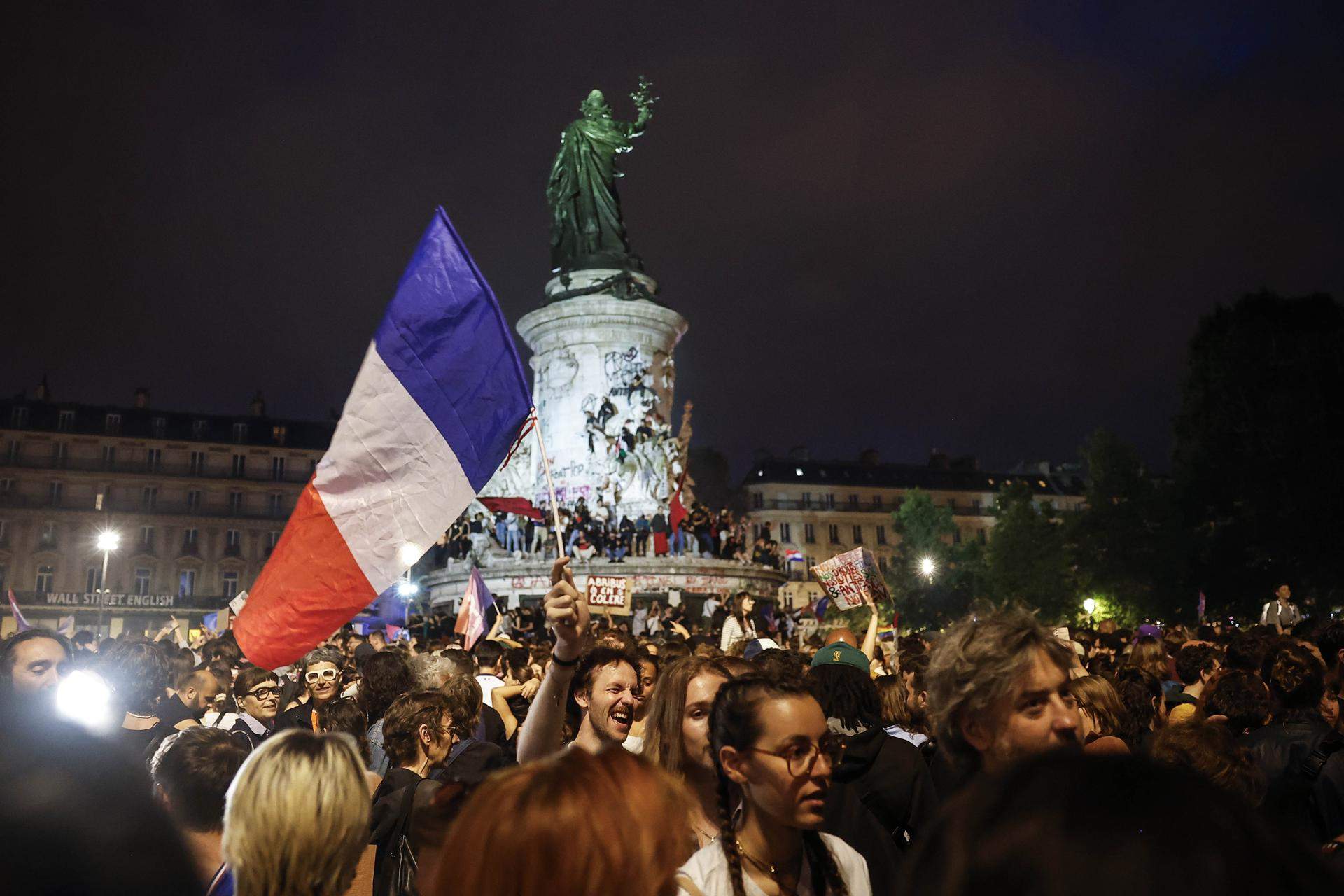 El Nou Front Popular dona la sorpresa i guanya les eleccions a França frenant l'extrema dreta