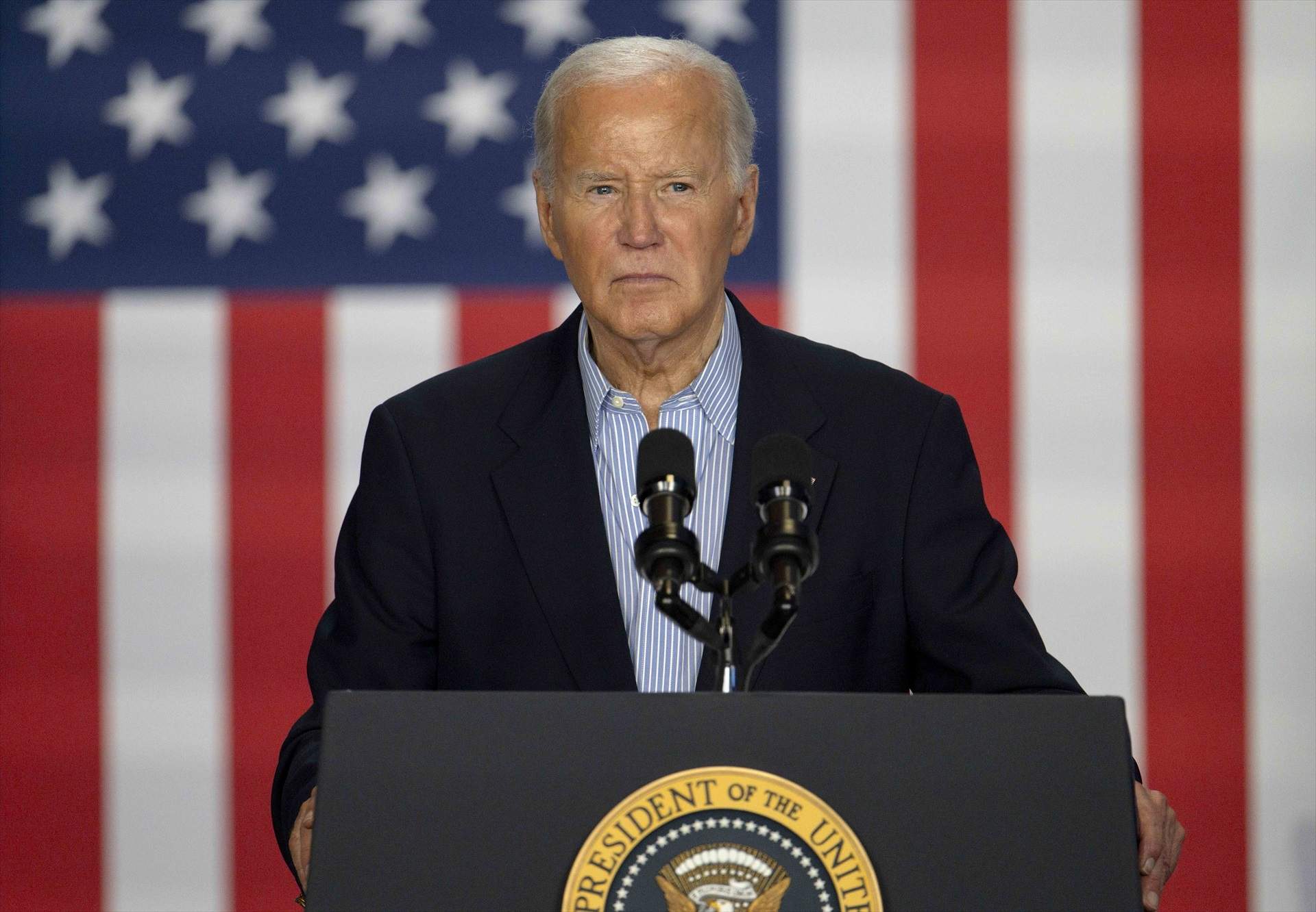 Biden insiste en una carta a los demócratas que seguirá en la carrera contra Trump