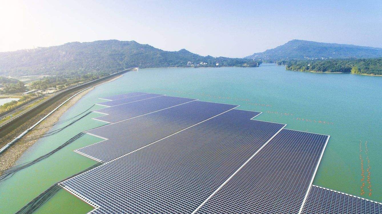 El Govern permetrà instal·lar plantes fotovoltaiques flotants als embassaments