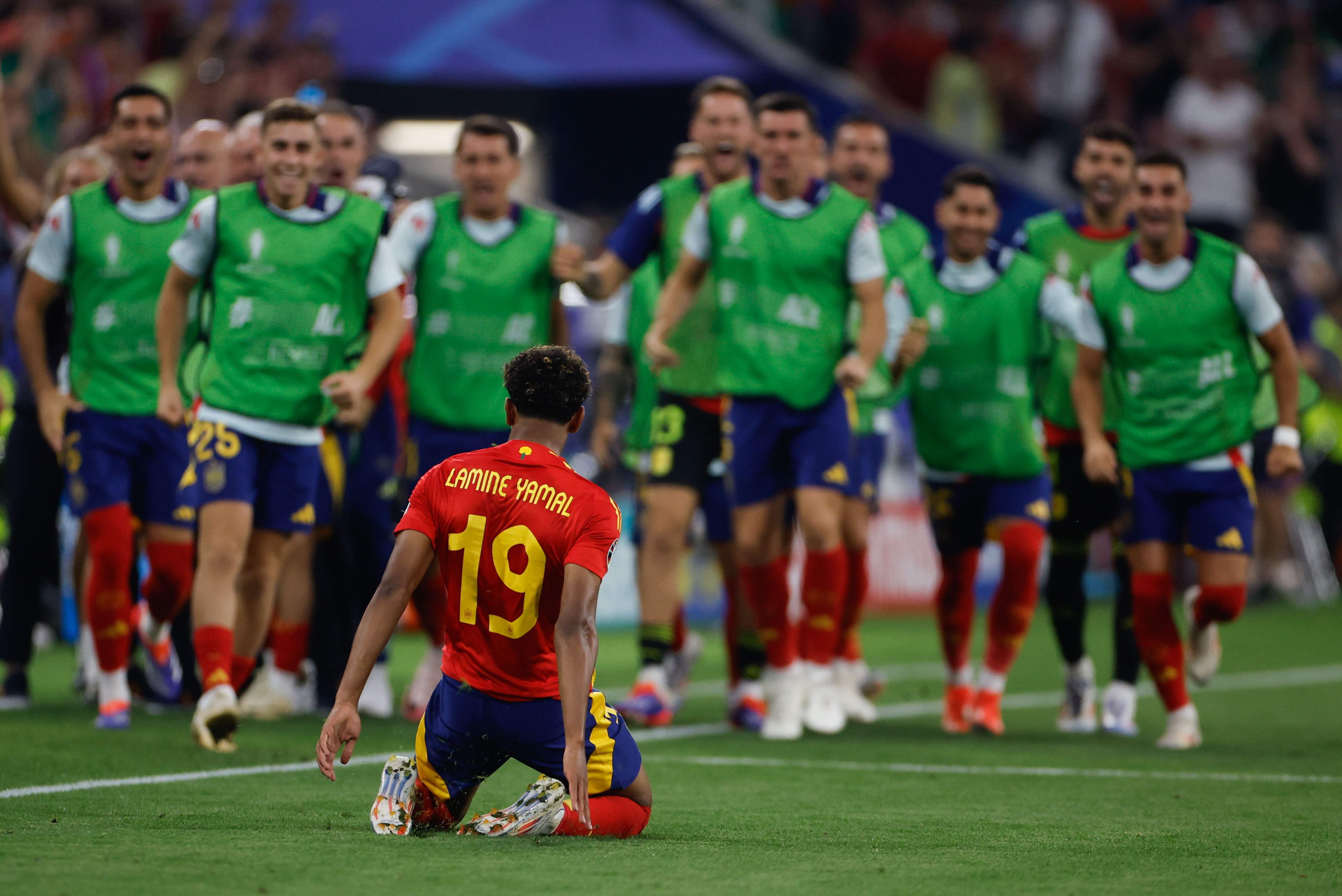 Una selección española con mucha personalidad remonta contra Francia (2-1) y jugará la final de la Eurocopa