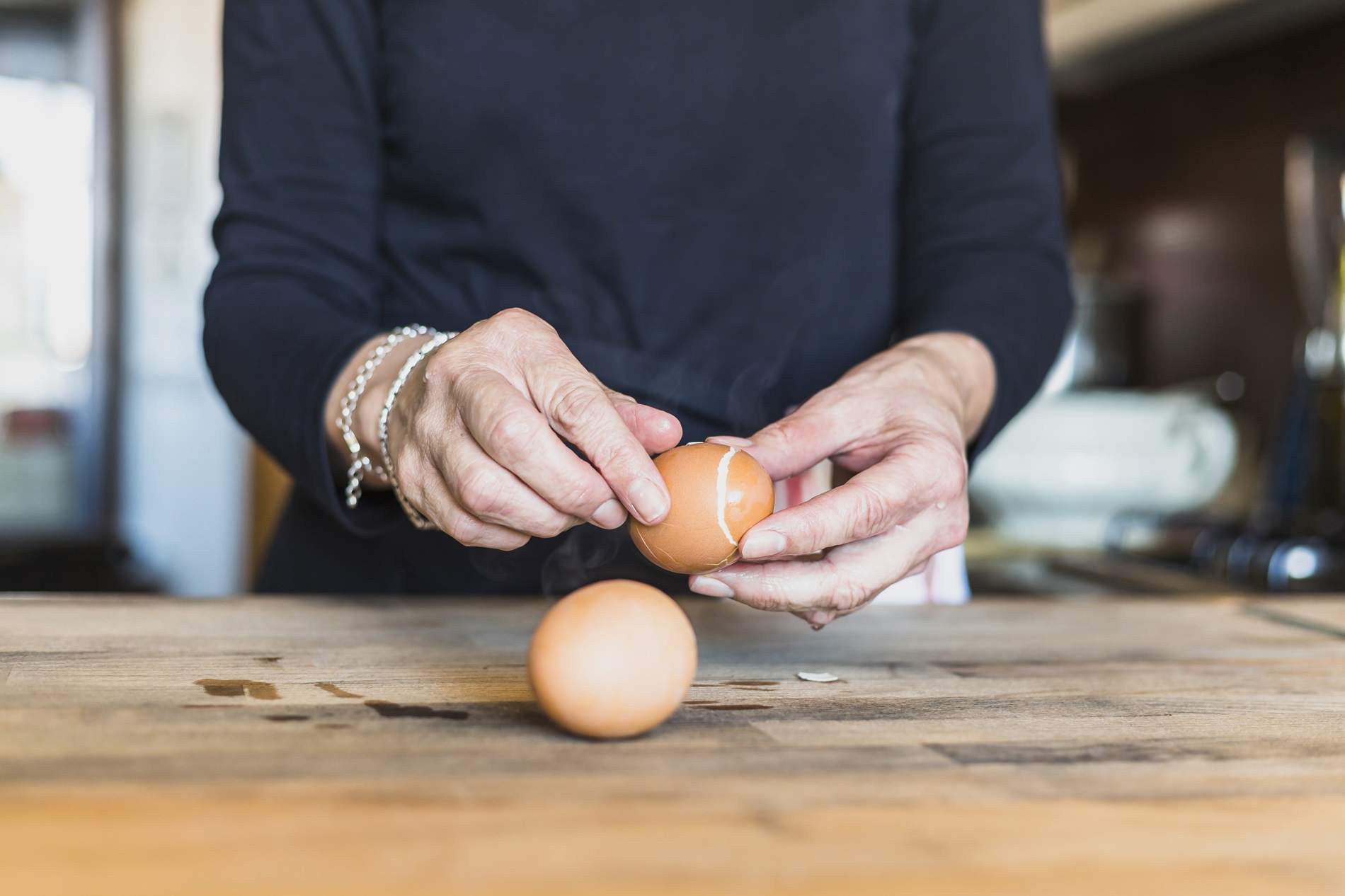 5 trucs molt creatius per pelar un ou dur: facilíssim