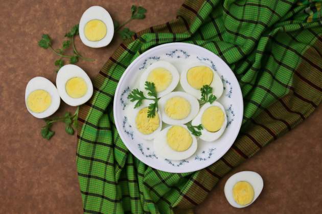 Pelar un ou dur i cuit / Foto: Pixabay