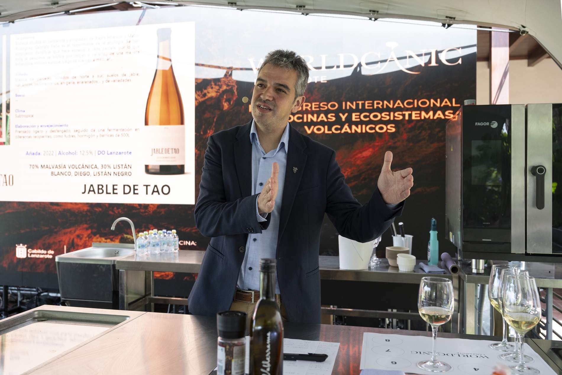 ¿Qué sabor tienen los vinos volcánicos? Un viaje desde Sitges hasta Lanzarote y Europa