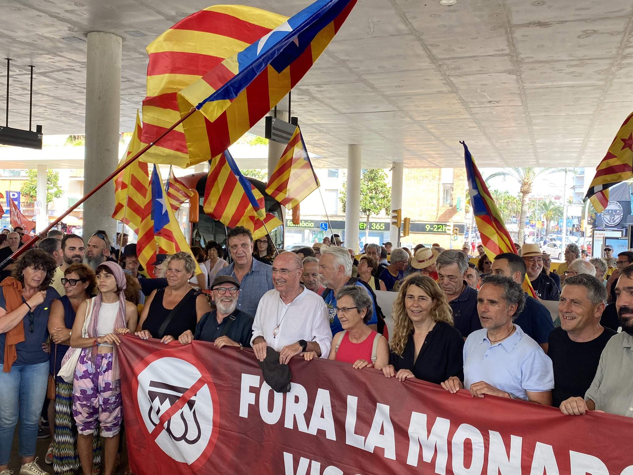 L'independentisme demostra a Lloret que Catalunya continua sent terra hostil per a la corona espanyola