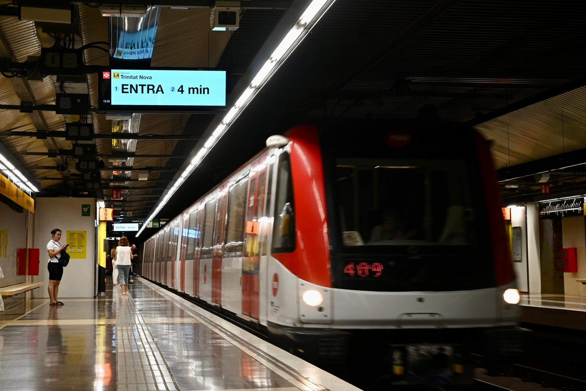 Així són les noves pantalles d’informació del Metro de Barcelona