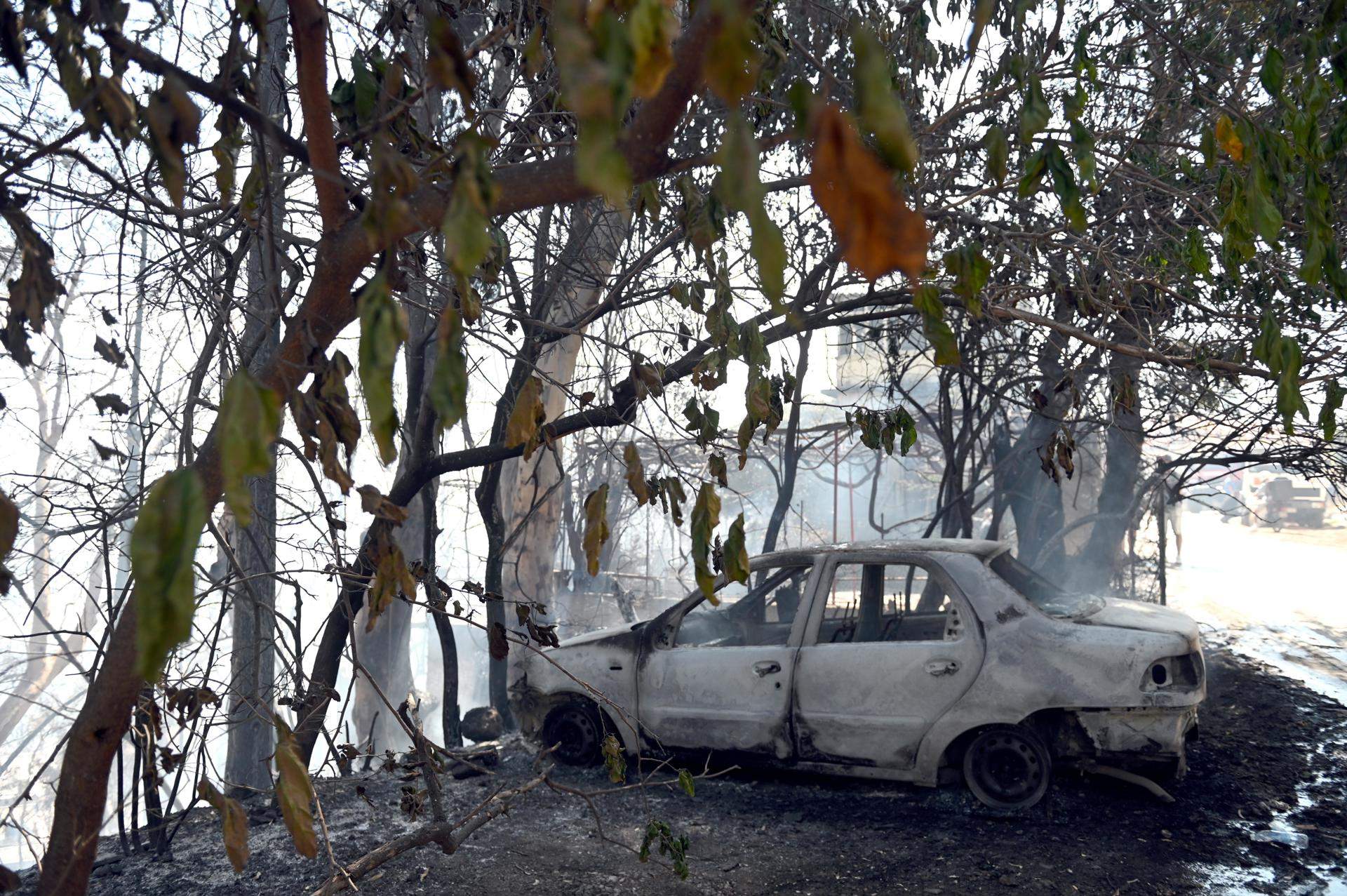 Albania y Grecia luchan contra los incendios y las altas temperaturas