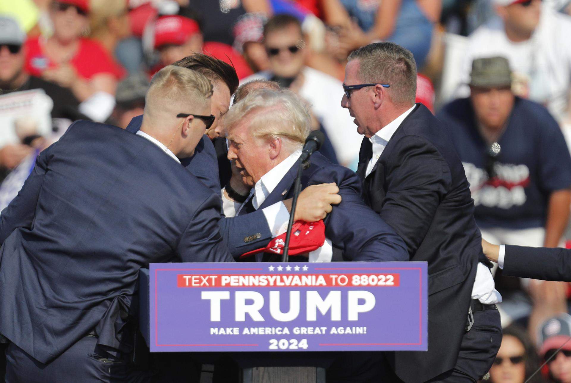 Trump, evacuat ferit d'un míting a Pensilvània després d'un tiroteig