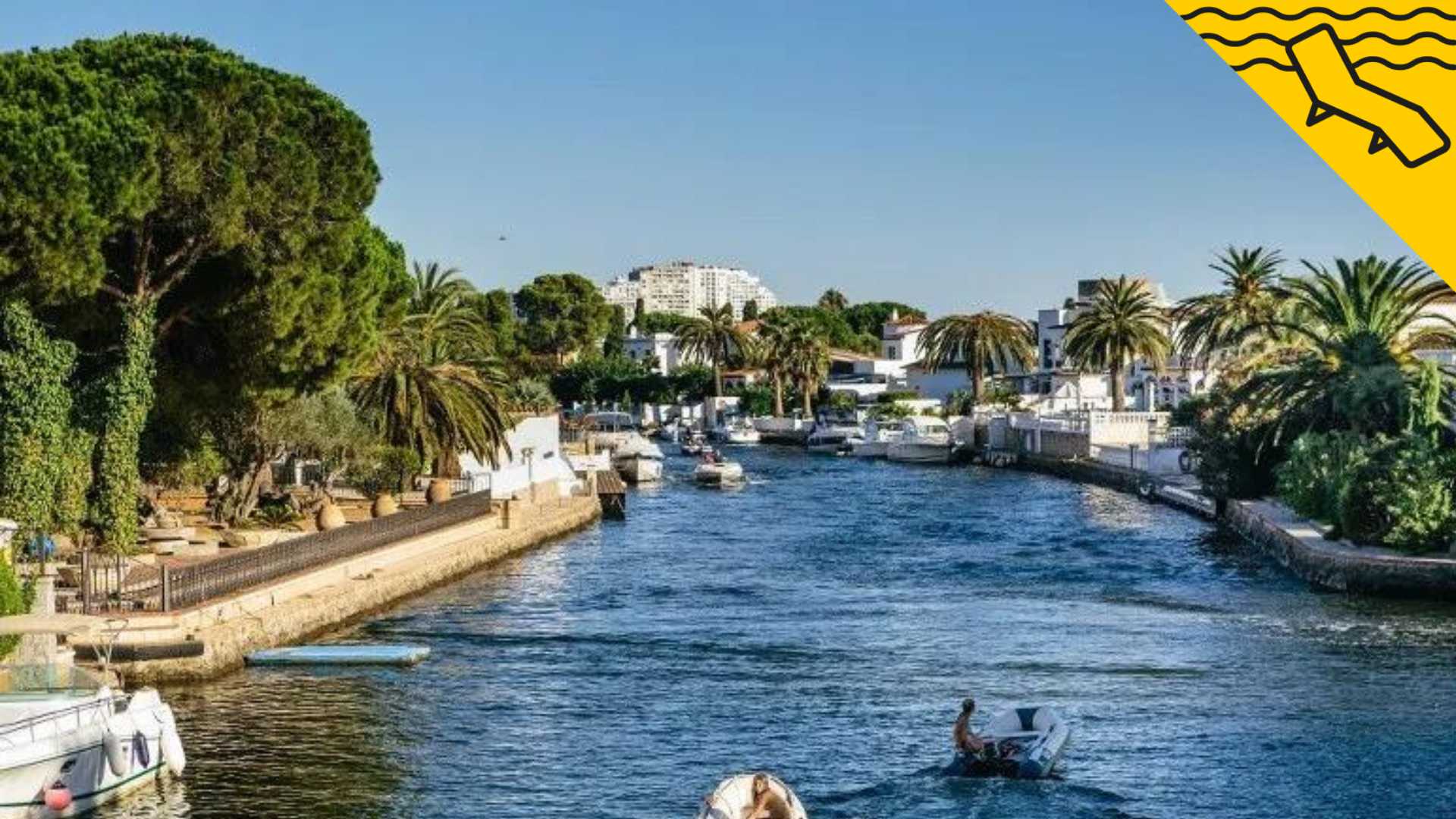 No es Venecia: esta es la población catalana con canales donde cada verano se celebra una procesión en barca