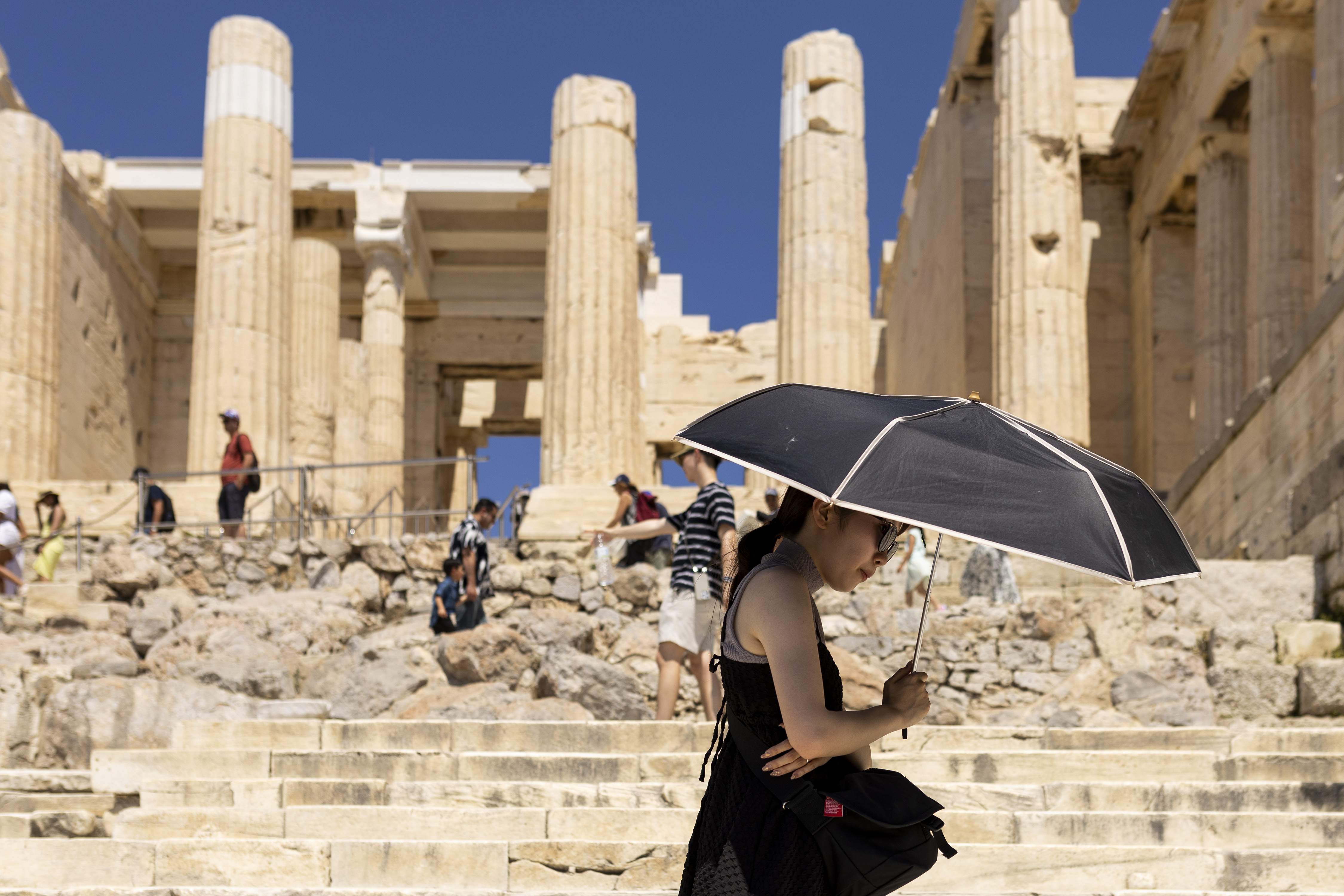 Cierra la Acrópolis de Atenas por la implacable ola de calor que asola Grecia