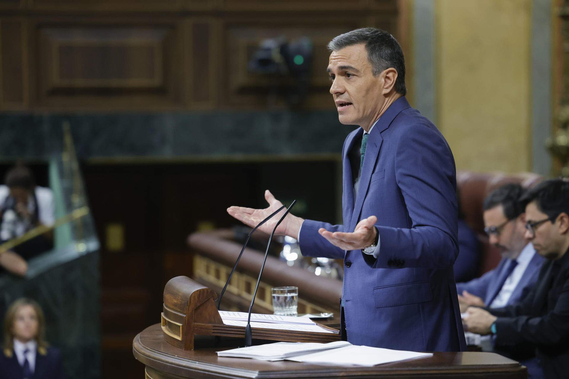 Sánchez presenta un pla de regeneració democràtica inconcret que encén Feijóo i decep els socis