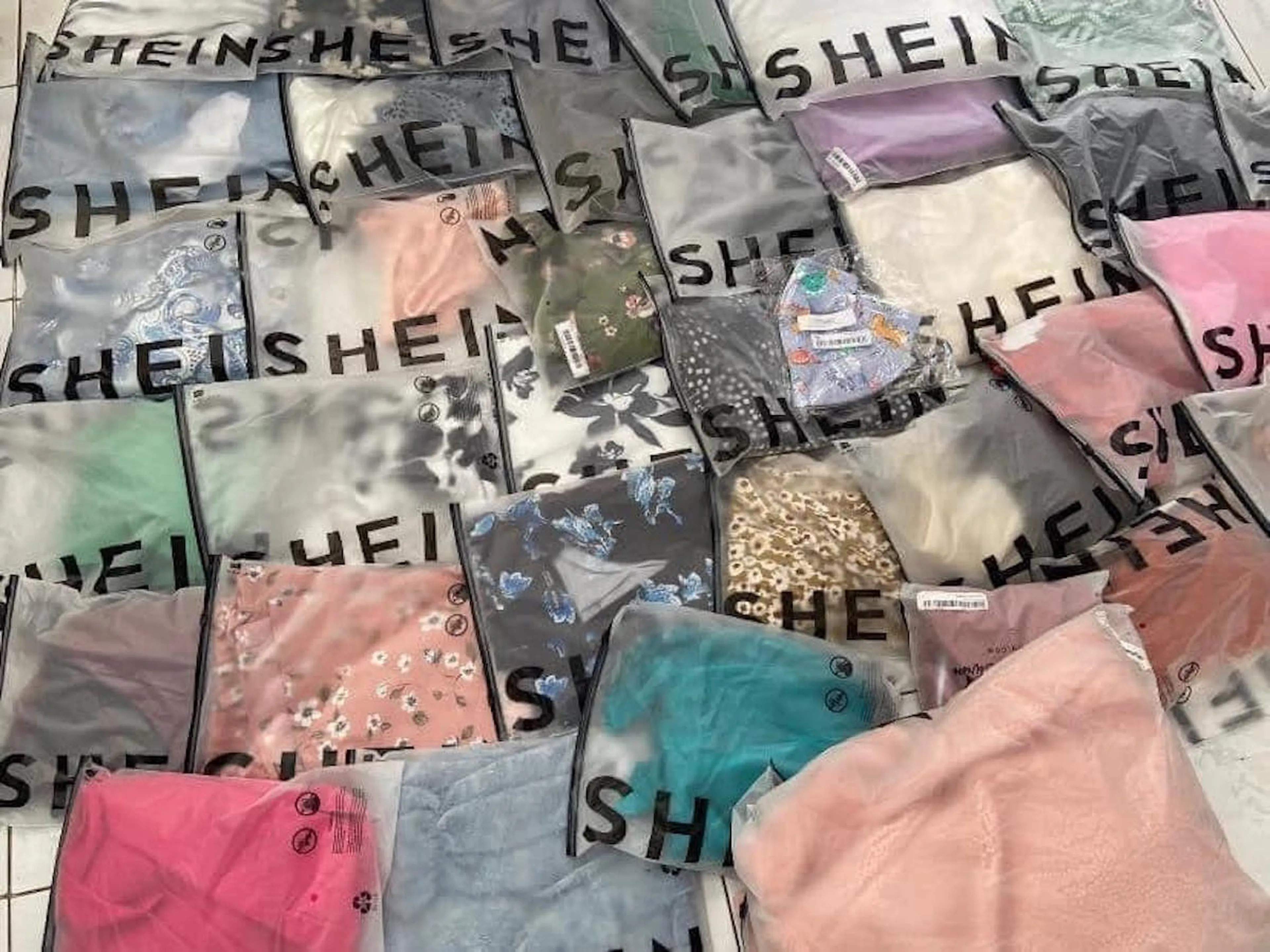 Las ‘mamás de dinero’ eligen el vestido pijo que Shein tiene a la venta por 12,40 euros en 5 colores