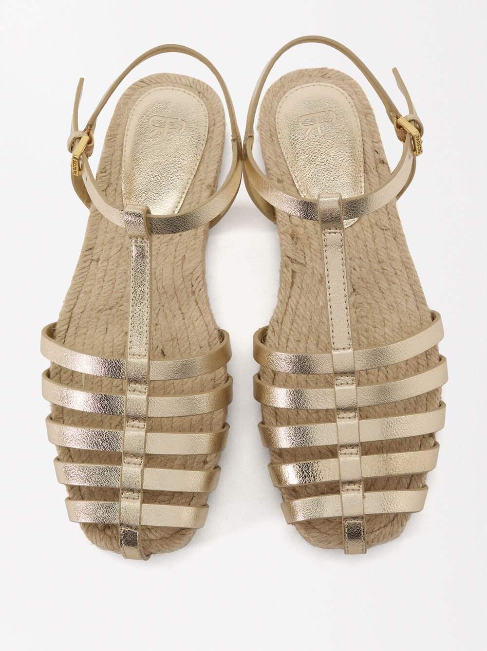 Las sandalias cangrejeras más fashion del verano están en Parfois