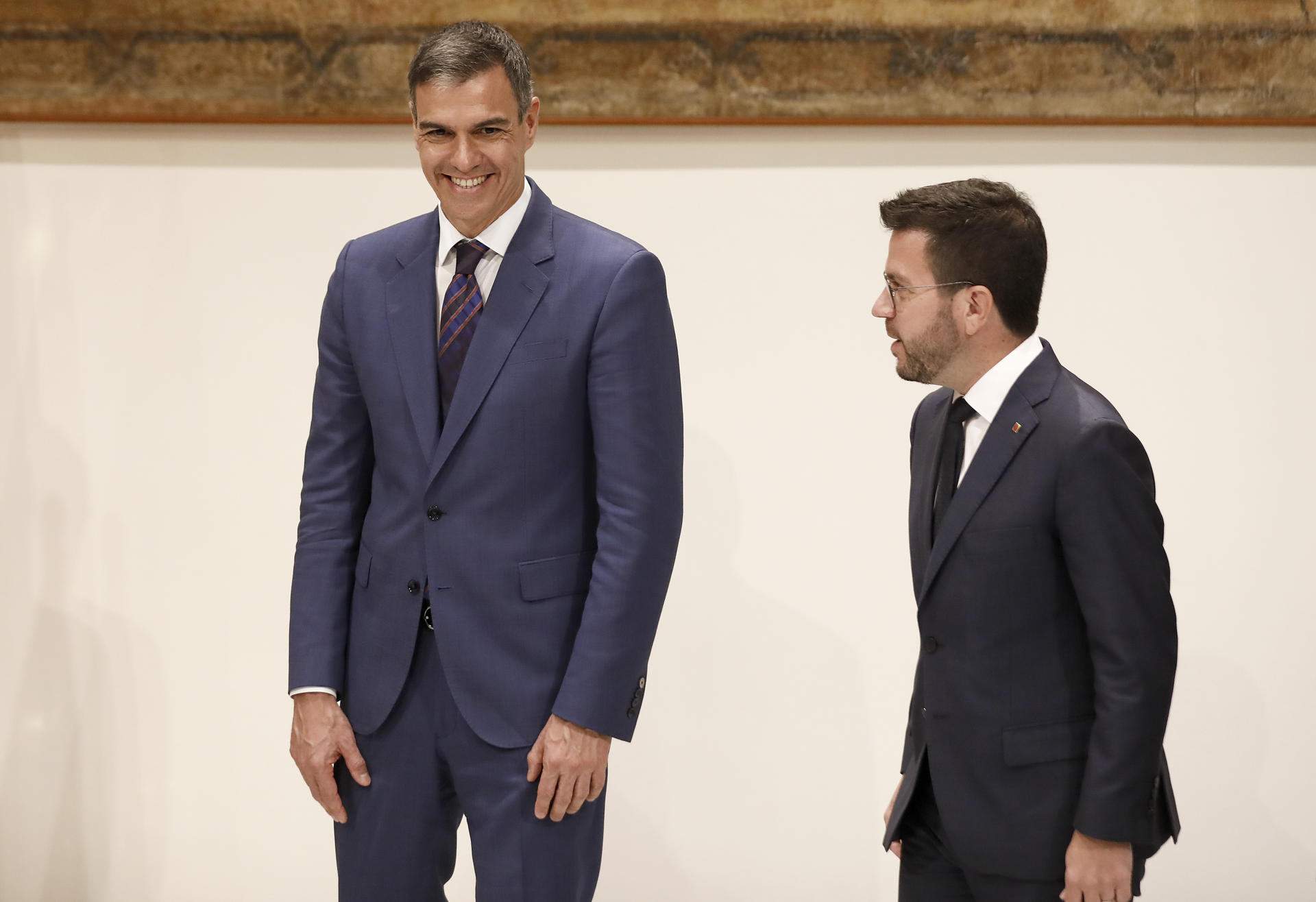 Sánchez i Aragonès tanquen el traspàs de la gestió de l'ingrés mínim vital