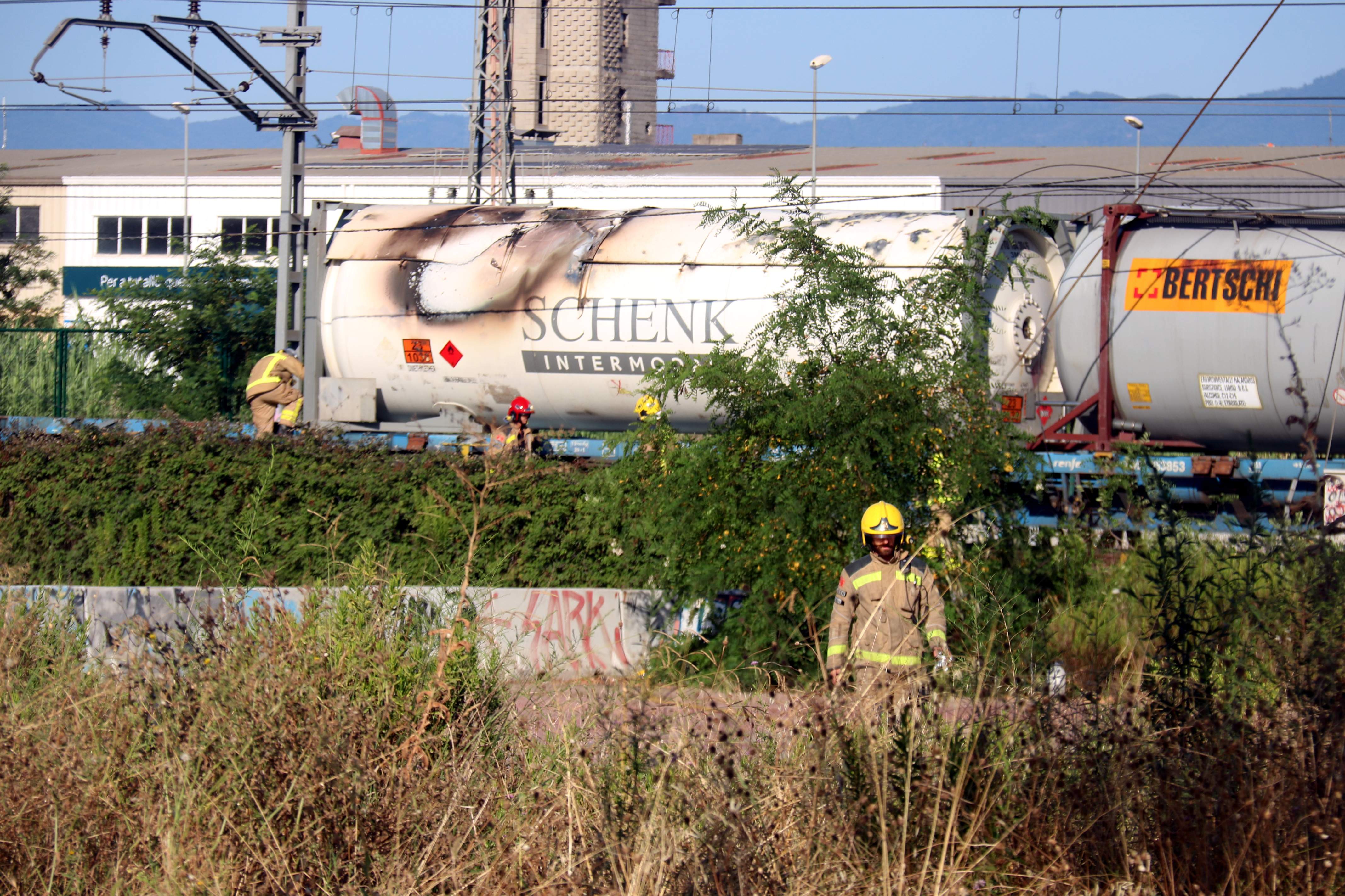 Interrumpida la línea R1 y el RG1 entre Caldes de Malavella y Girona por el incendio de un tren de mercancías