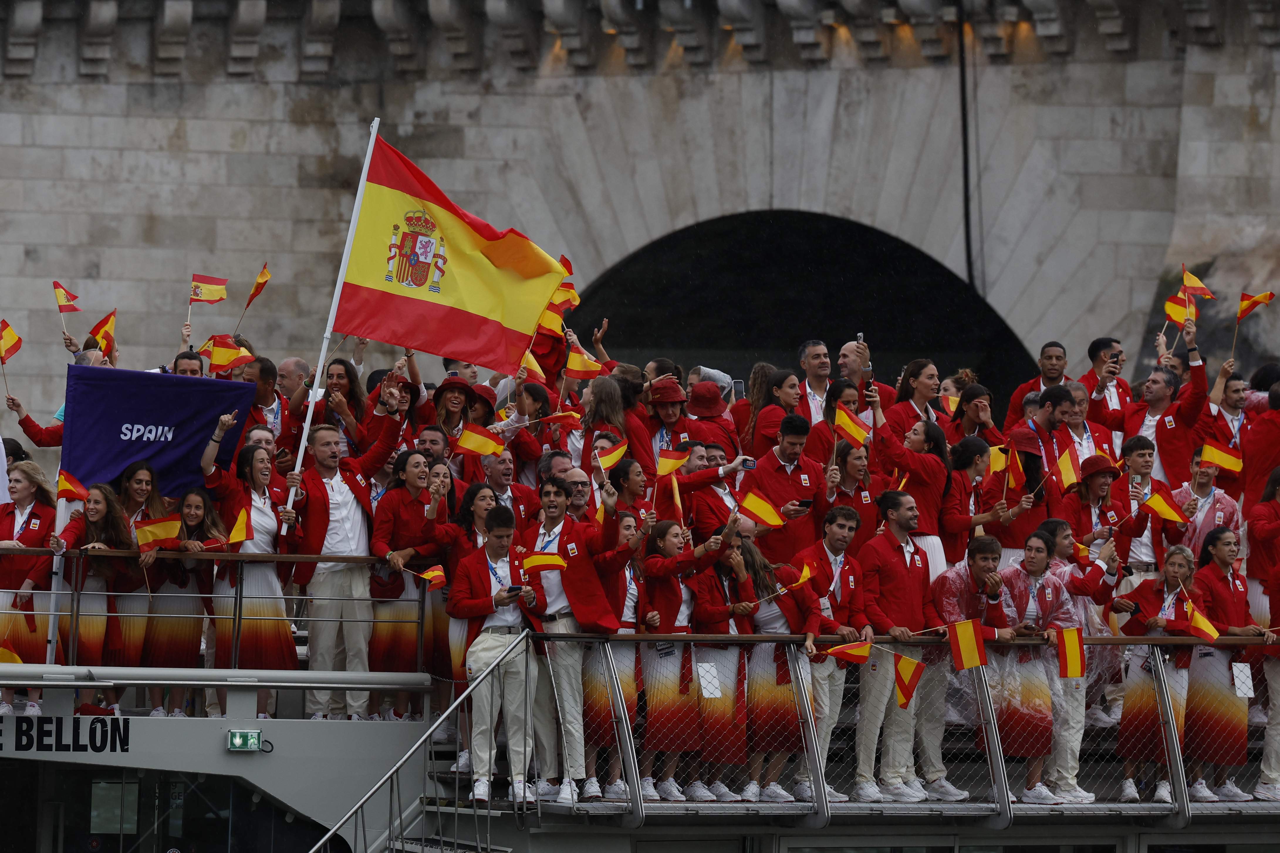 España empieza los Juegos Olímpicos bajo la lluvia de París