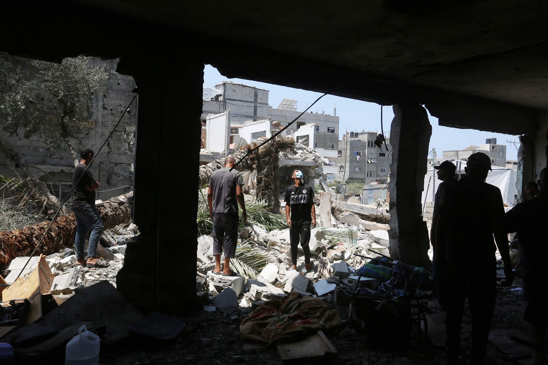 Almenys 30 morts en un atac israelià contra una escola de Gaza que acull un hospital de campanya
