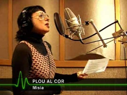 Mísia, cantando 'Llueve en el Corazón|Coro', de Serrat