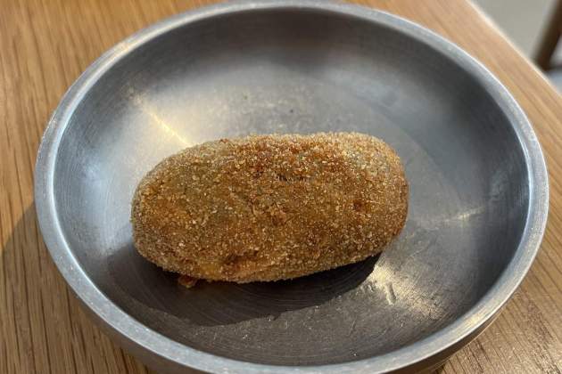 Croqueta d'ossobuco al restaurant Lombo / Foto: Jordi Tubella