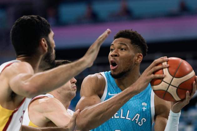 Santi Aldama Giannis Antetokounmpo España Grecia / Foto: EFE