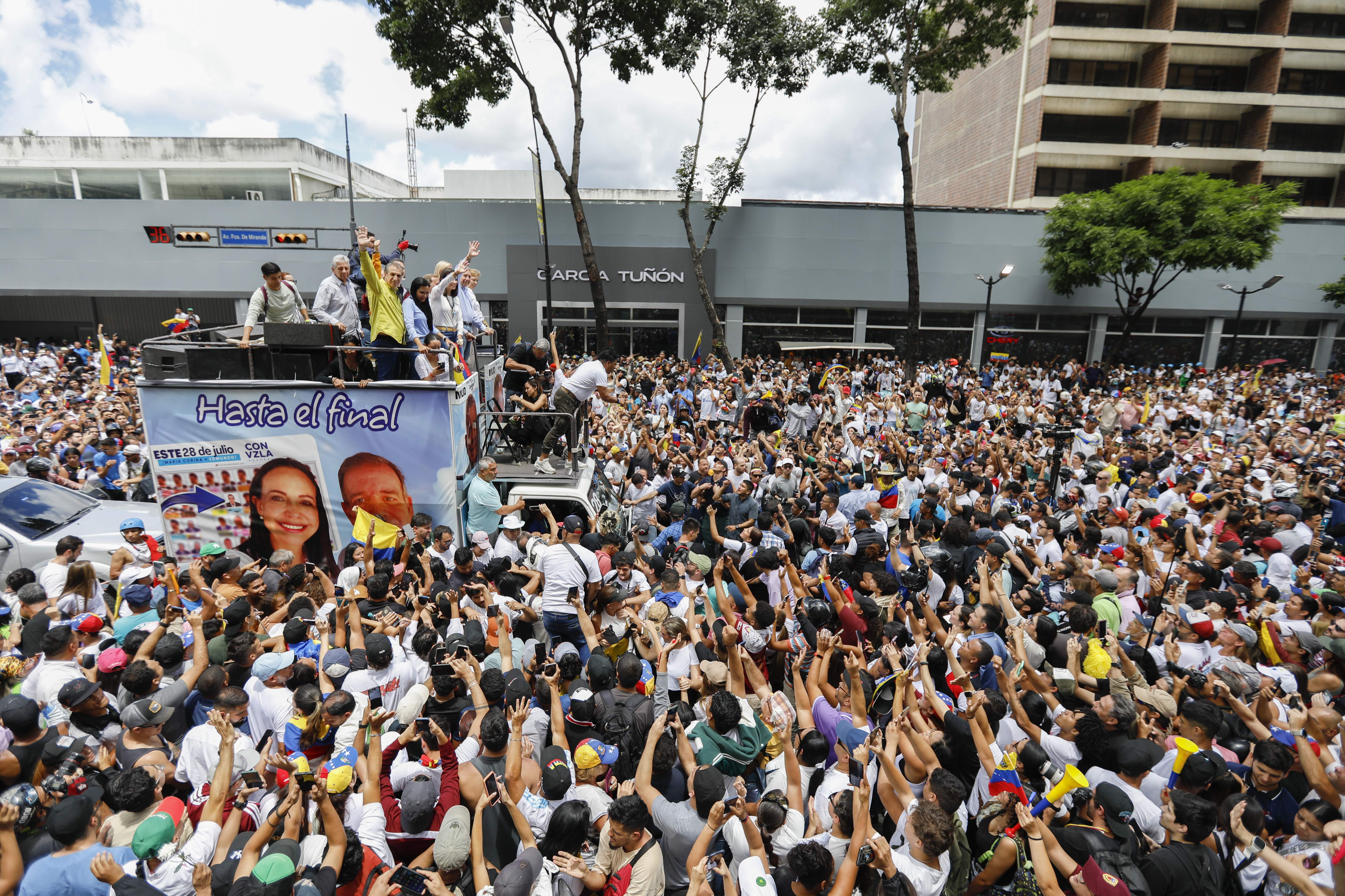 El règim de Maduro ordena la detenció de la líder opositora María Corina Machado, a través dels tribunals