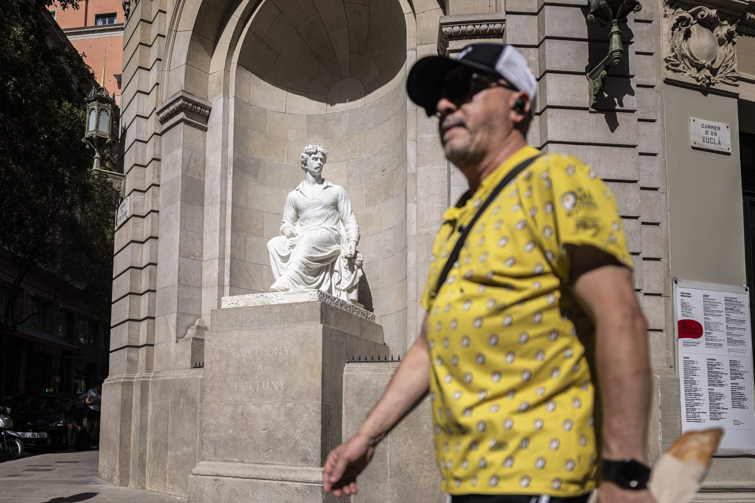 Fortuny recupera la nariz: finaliza la restitución de elementos vandalizados en la estatua del Raval