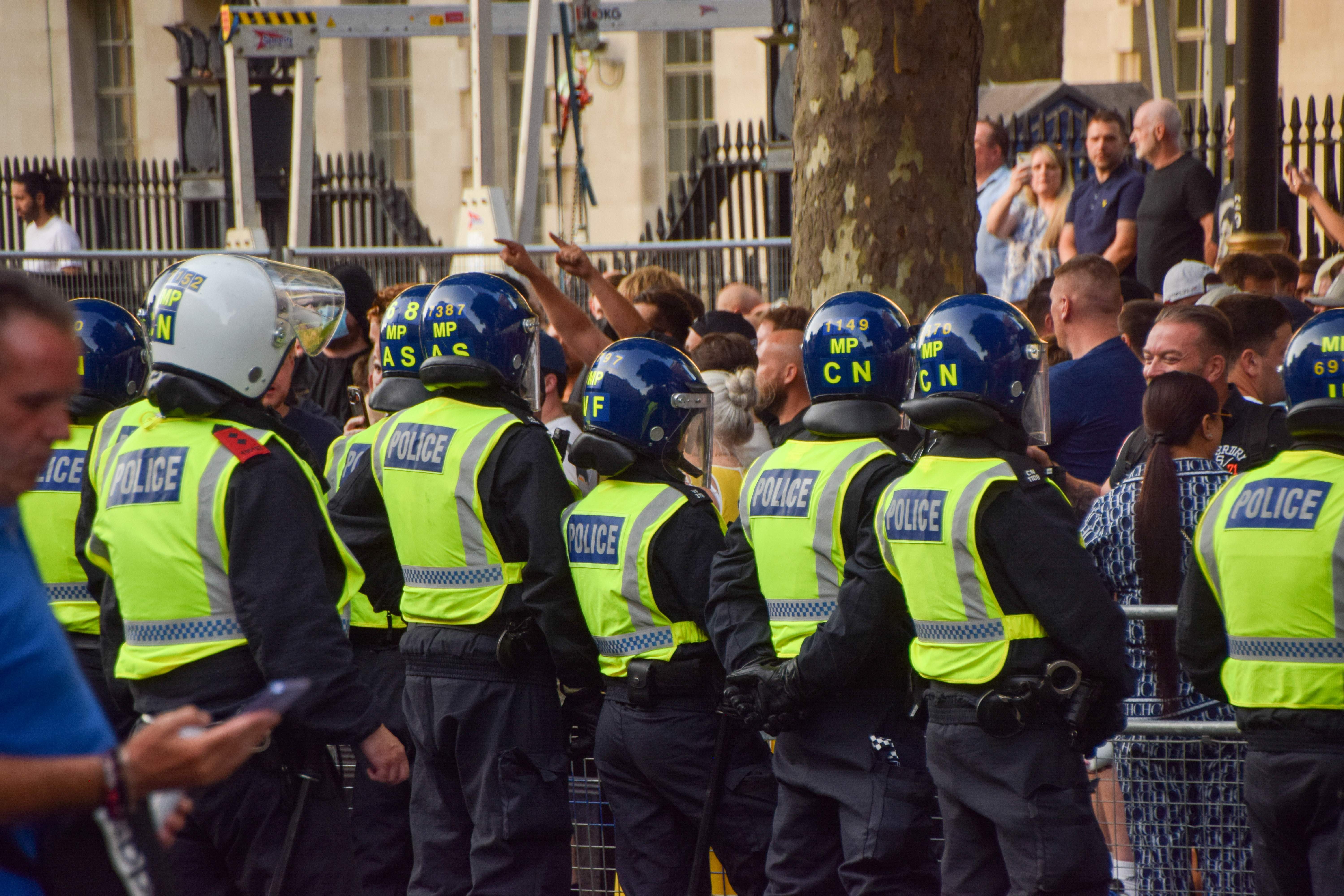 Más de 100 detenidos en Londres por las protestas de la ultraderecha por el asesinato de tres niñas