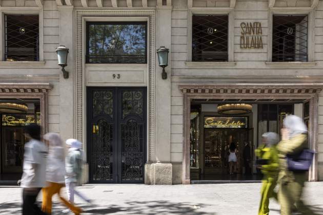 Exterior del comercio Santa Eulalia en paseo de Gràcia | Foto: Montse Giralt