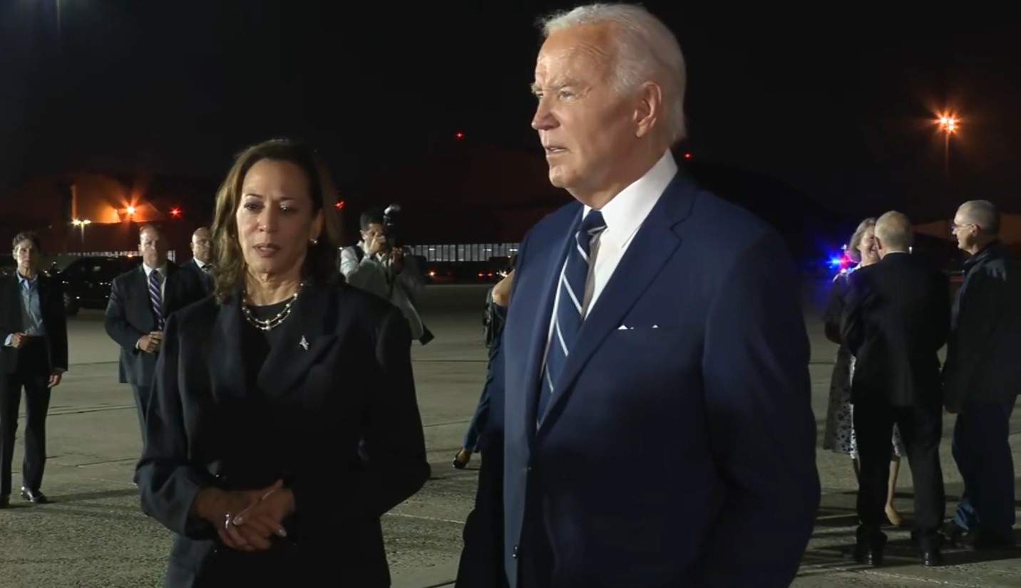 Biden i Harris treuen pit de l'intercanvi de presoners amb Rússia i els reben a la seva arribada als EUA