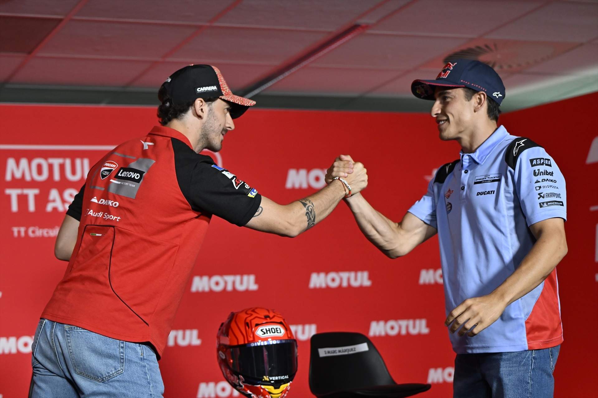 Pecco Bagnaia tiene un entorno tóxico que le calienta la cabeza con un pacto de Marc Márquez