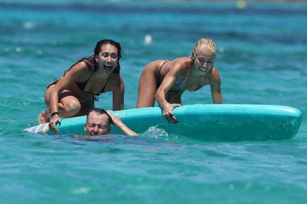 Jessica Goicoechea amigos en Ibiza / GTRES