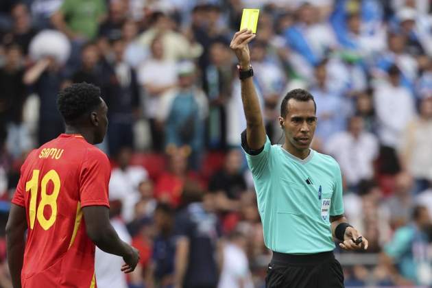 Dahane Beida arbitro Espanya / Foto: EFE